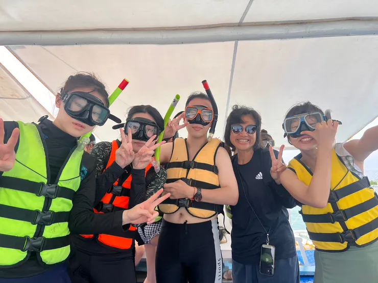 準備浮潛！戴面罩真的好醜喔哈哈哈