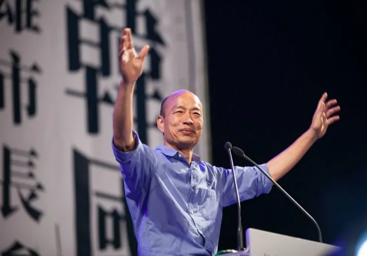 2020 年總統大選期間全台熱議韓國瑜，他與蔡英文對決的選戰氛圍達到高峰。來源：《中央社》