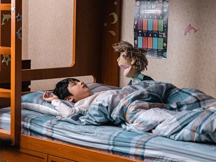 有傑（黃梓樂）時不時利用布玩偶為自己打氣，看得人心酸之餘，亦為後面故事埋下伏筆。