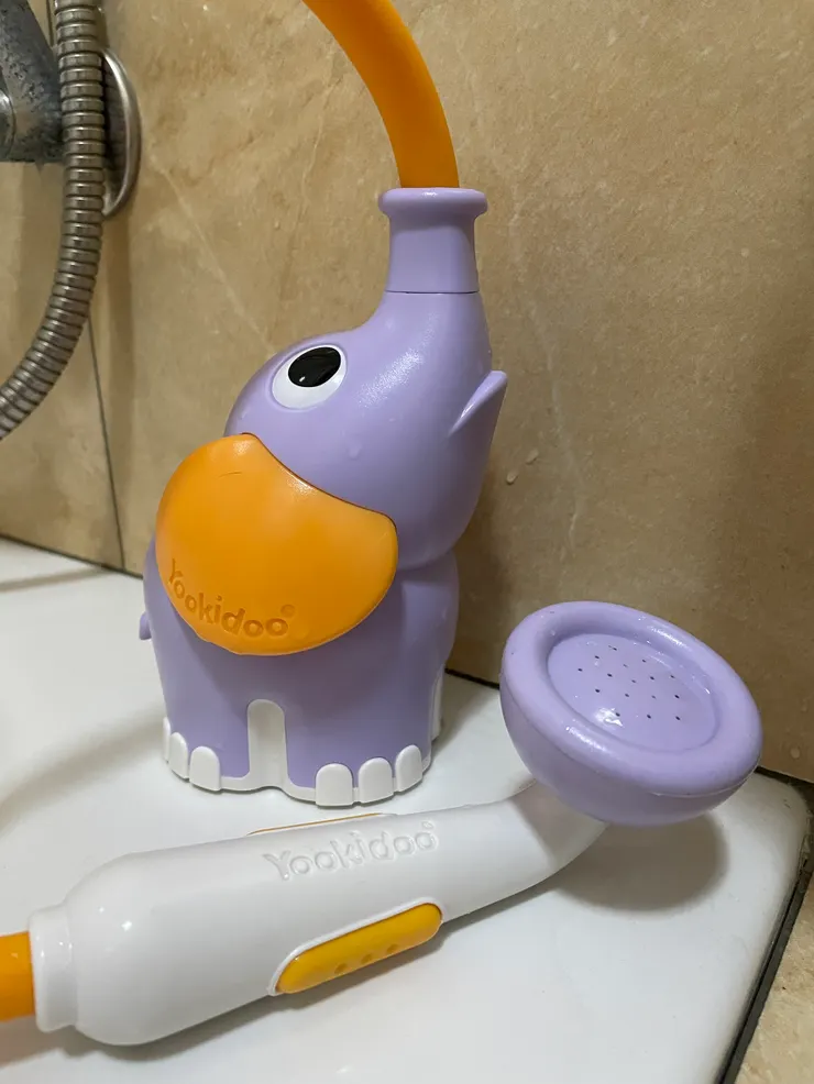 凡凡特別強調這是正版玩具所以價錢有他道理(?