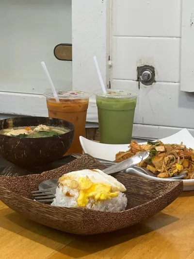 老闆是熱情可愛的泰國人  大象泰式美食