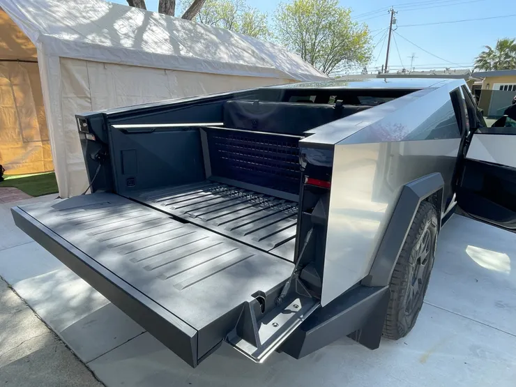 曾經熱門到不行的Tesla Cybertruck，近期也傳出熱度不再、銷量下滑的狀況...