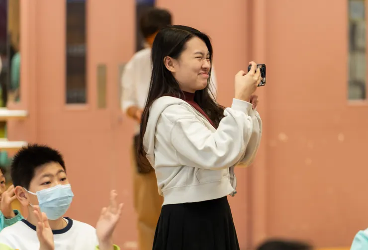 何清如老師在三天活動期間,常常替學生拍照留念