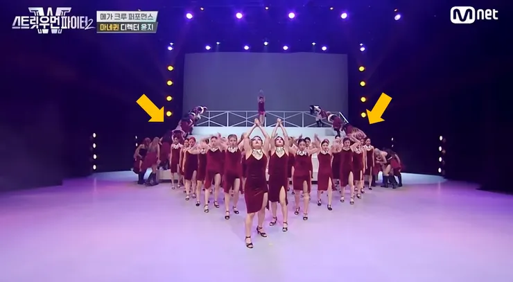 MANNEQUEEN的舞者走位非常明顯，看起來很混亂