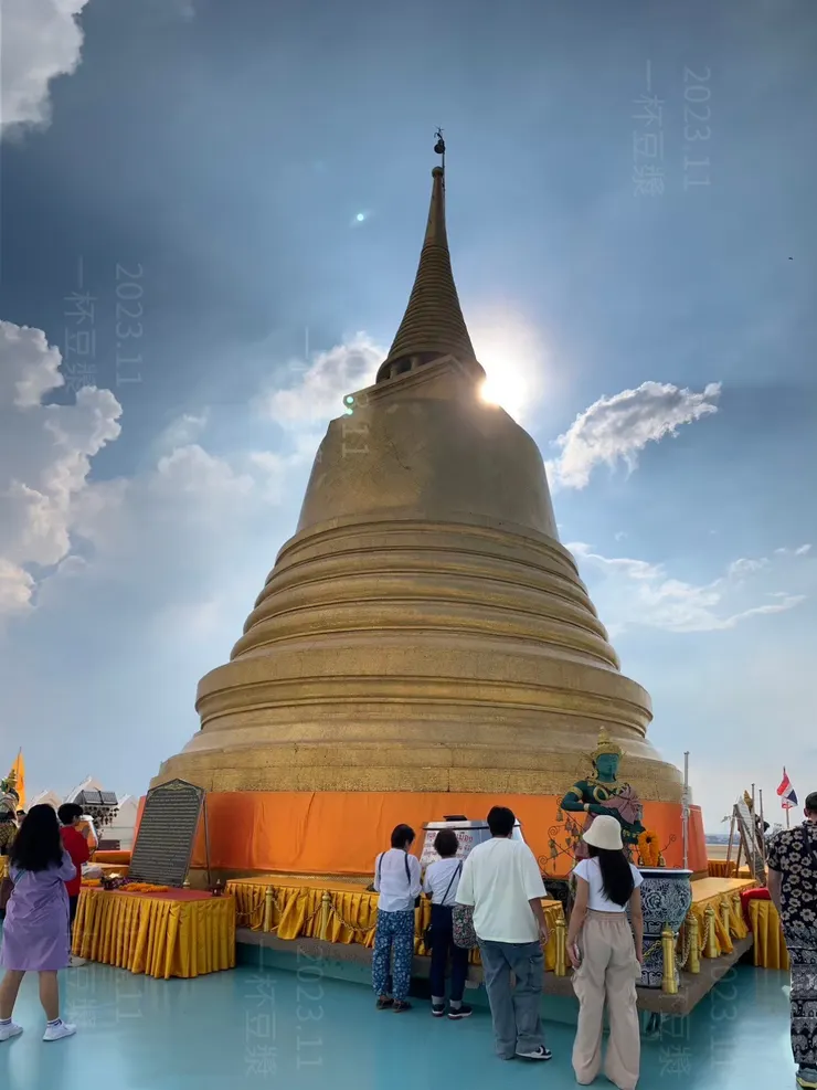頂樓天台的佛塔