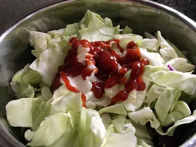 放蕃茄糊50克(我沒有蕃茄糊,所以意思意思一點蕃茄醬)