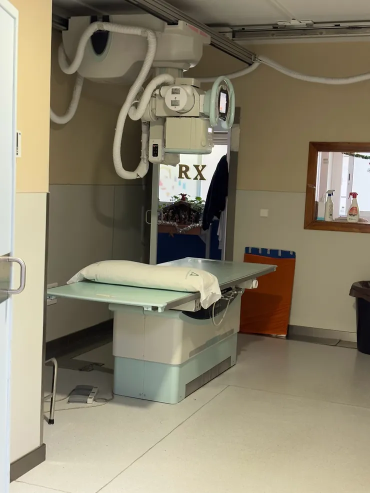 X光室。沒有檢查衣可以讓人換，想當然耳地也就沒有更衣室啦！