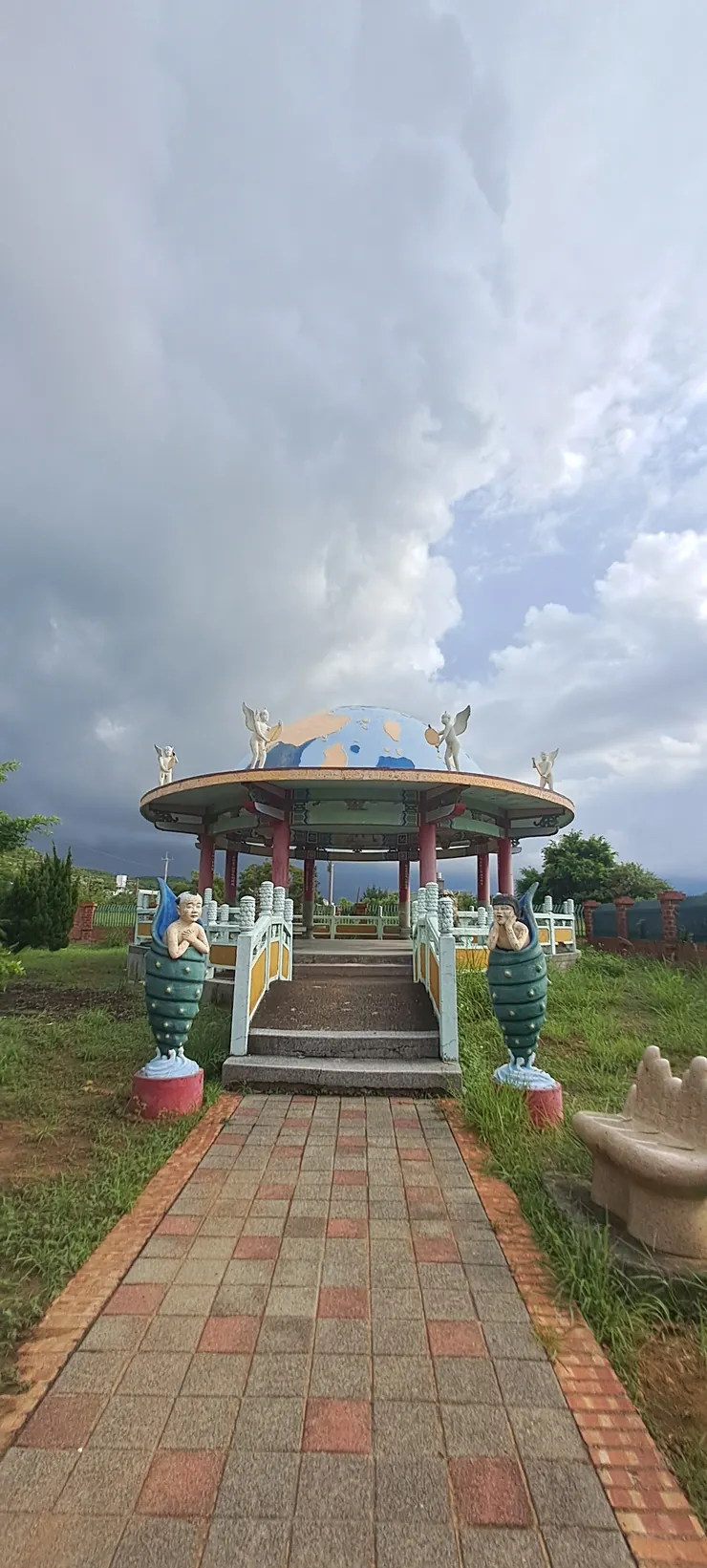 走道盡頭的大涼亭