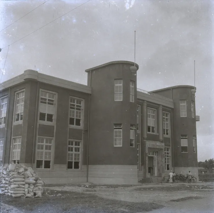 高雄市立圖書館甫落成時之外觀(©高雄市立歷史博物館)