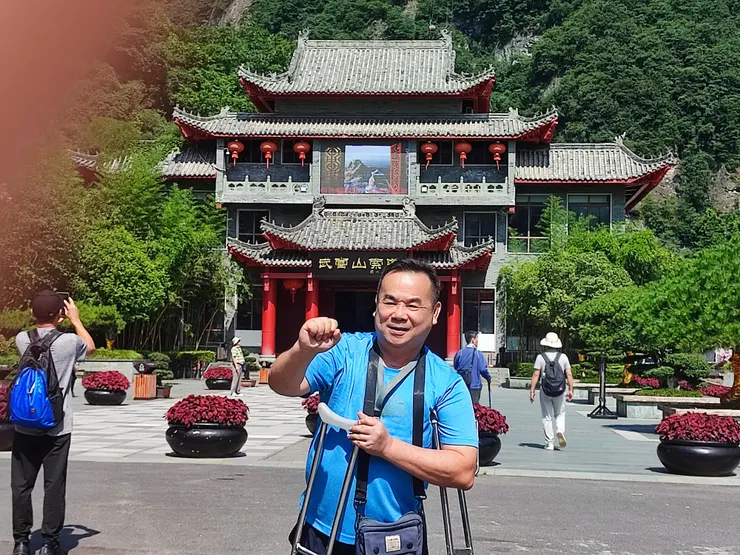 邱允文一隻腳凸全中國！