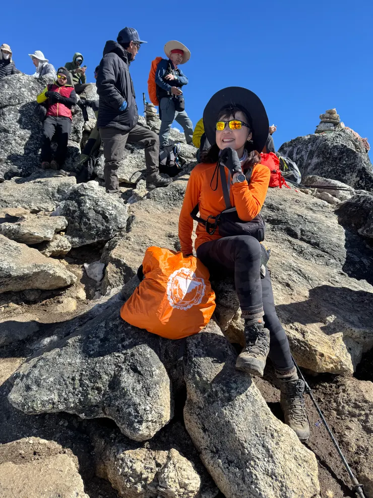 因為有陽光，5100公尺的高度我穿得並不多，連防風夾克都脫掉了。