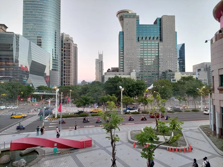 新北市政府旁外部性粉塵示意圖