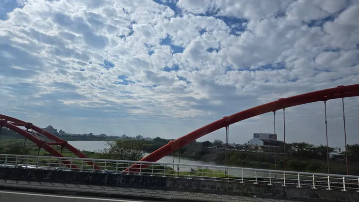 真的要走了，哭歪了臉…  (車抖啦)