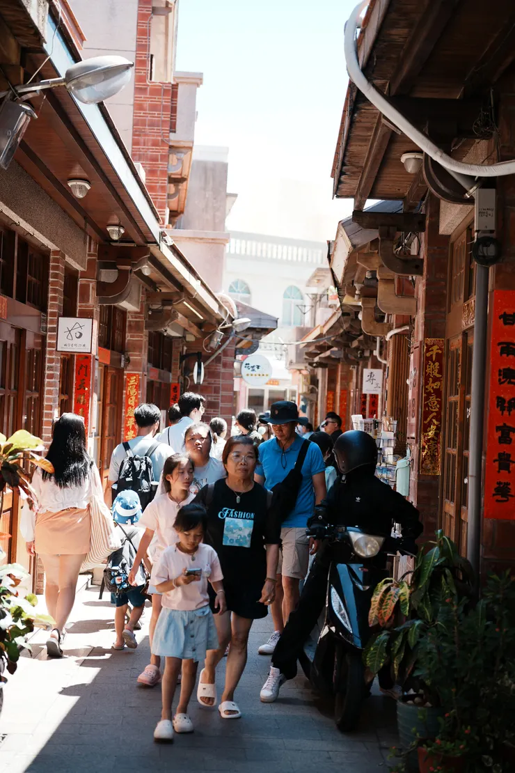 很熱，但還是很多人