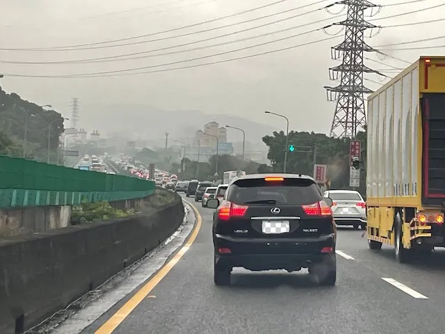 假日往新竹必經塞車之路