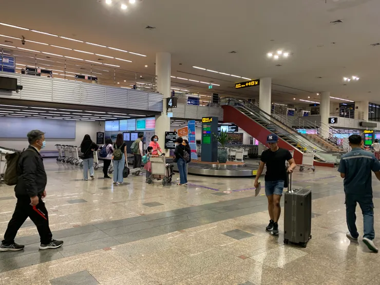 領行李轉盤這裡，不知為何跟桃機一航好像。