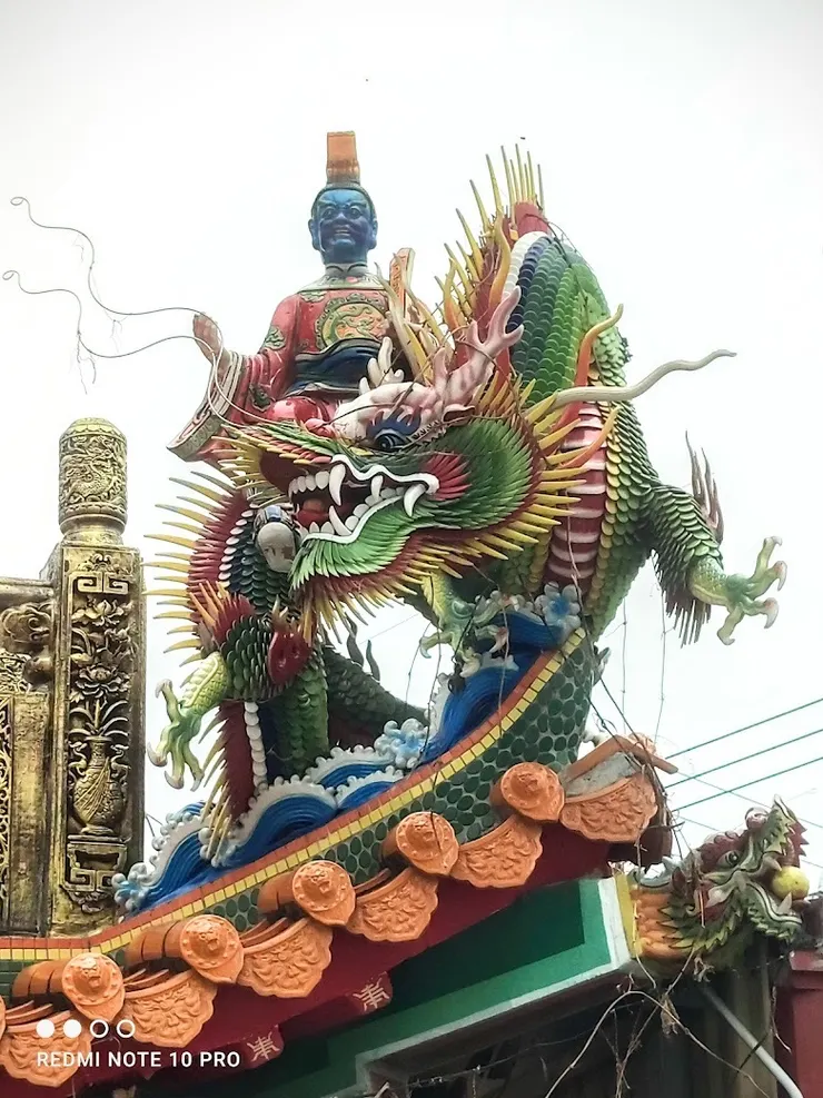 屋脊上剪黏工藝（圖片截圖於網路）