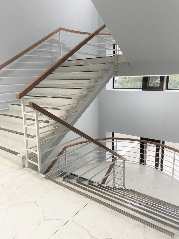 地面為磨石子地面