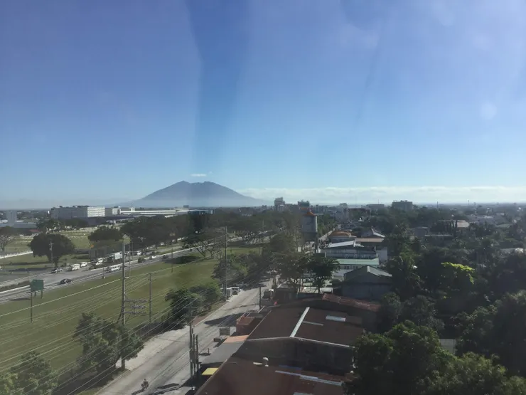 此圖片為mt. Arayat 的一隅，從克拉克的方向看過去