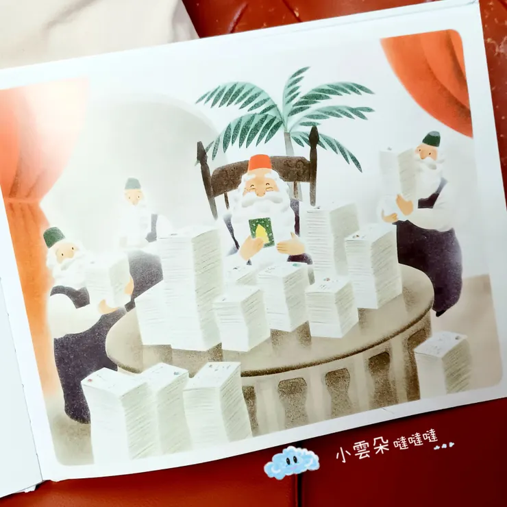 耶誕老公公正在認真地看著一封封的回信