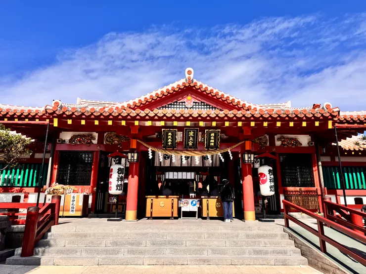 藍天白雲天氣超級好的波上宮