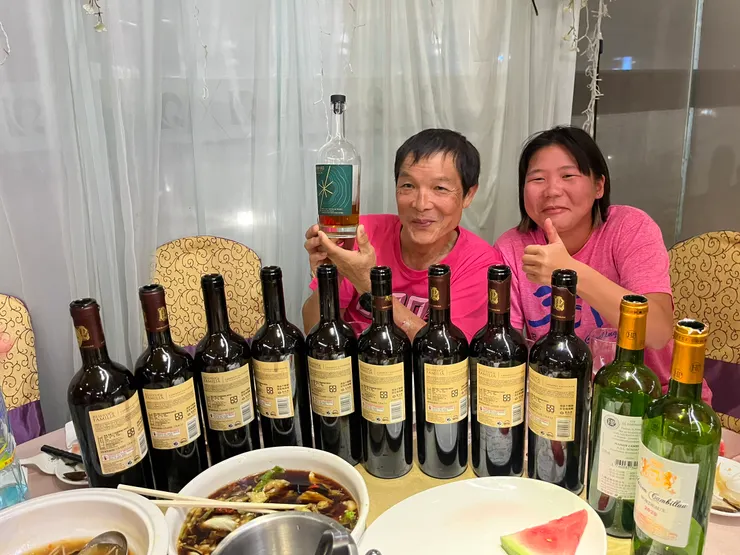 Wonderful社長千金Penny，很會喝呦!!