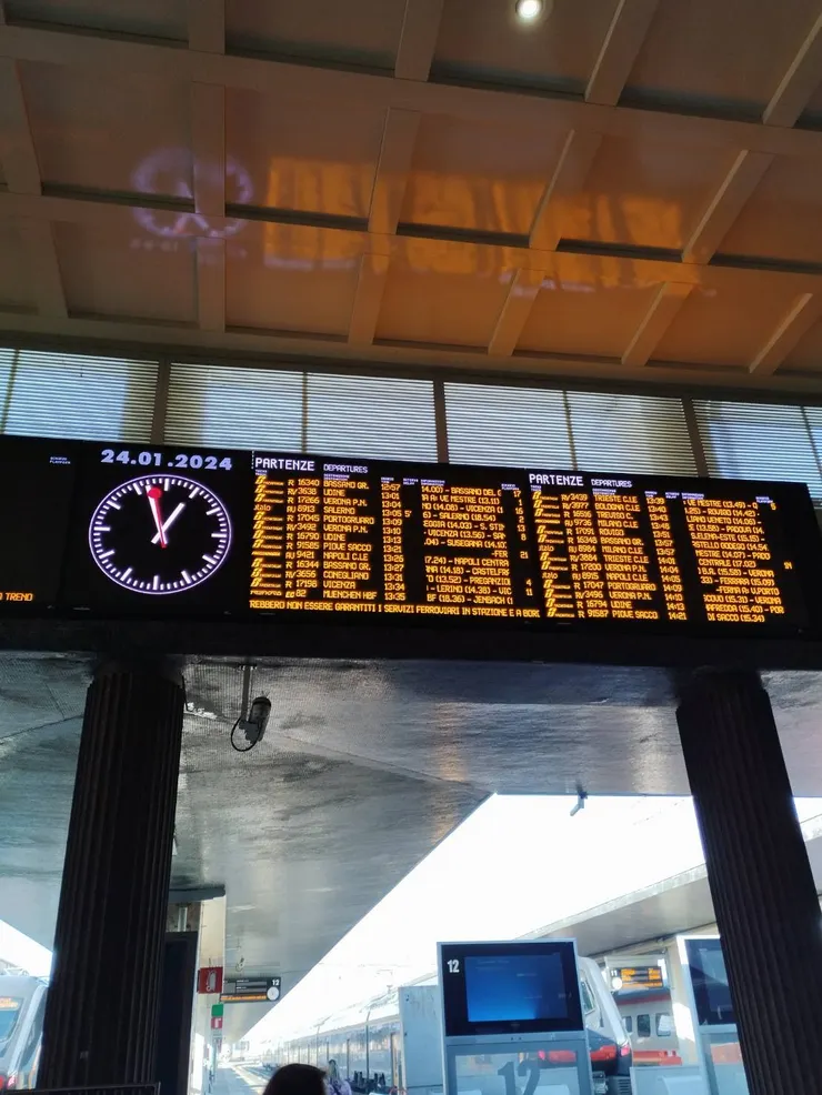 無情的火車時刻表...