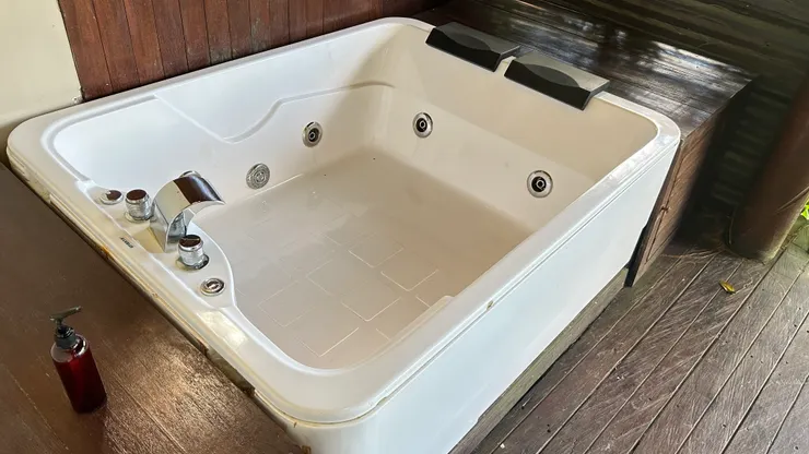 陽台的按摩浴缸