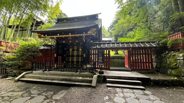 涅槃門並非讓人通行的入口，我們只能從旁邊的小門通過。