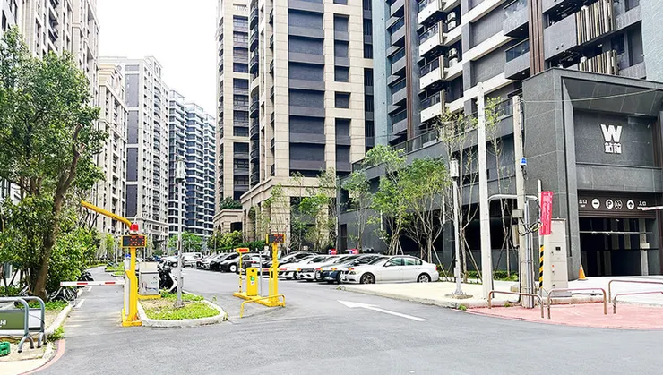 桃園青埔美食【怎麻辣頂級鴛鴦火鍋】麻辣鍋推薦