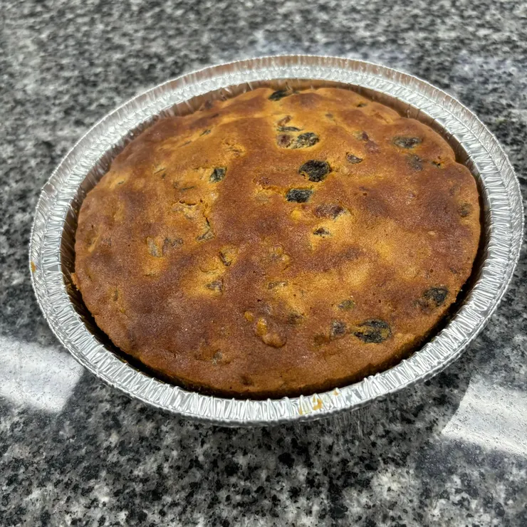 水果蛋糕，裡面滿滿的蜜餞水果和核桃