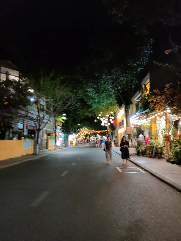 明明是週六，但人潮意外少