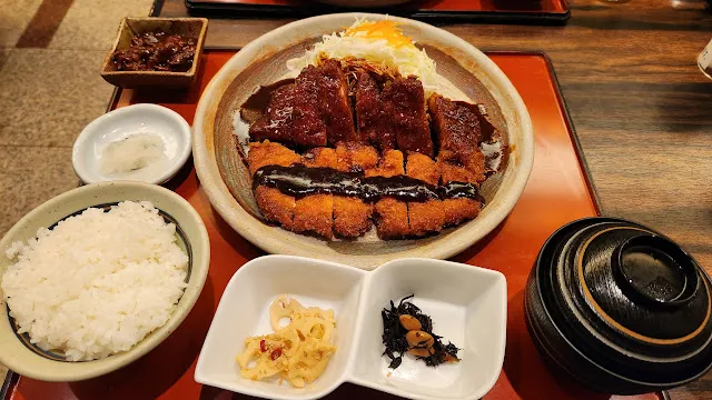 著名的矢場丼味噌豬排(醬料小鹹)