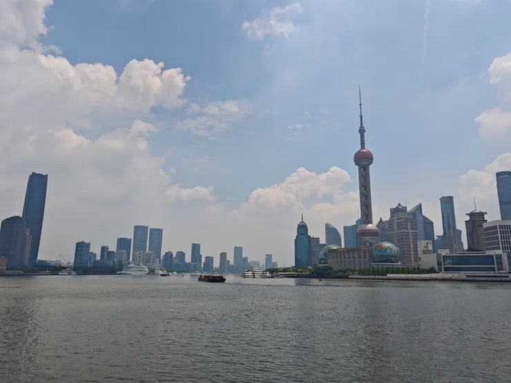 中午外灘的景色