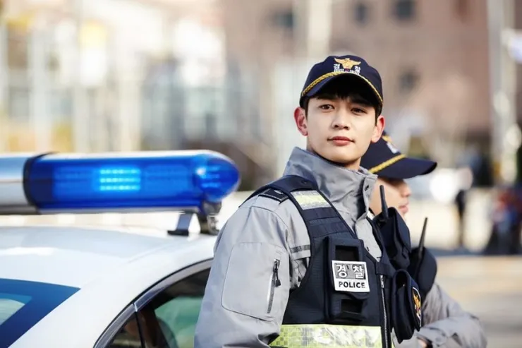 全劇16集+1集特輯，特輯由客串警察的SHINee珉豪，來出演自己的初戀故事。