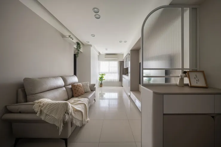 裝潢後客廳與玄關