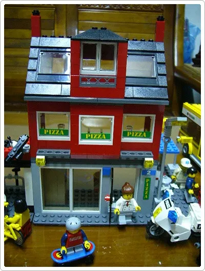 三層樓的披薩屋，還有一位廚師