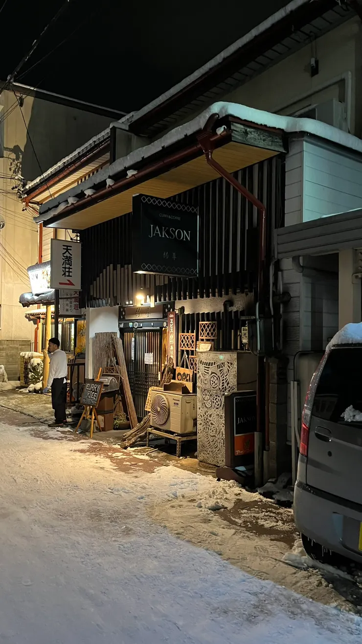 不起眼的小店，裡面別有一番天地。