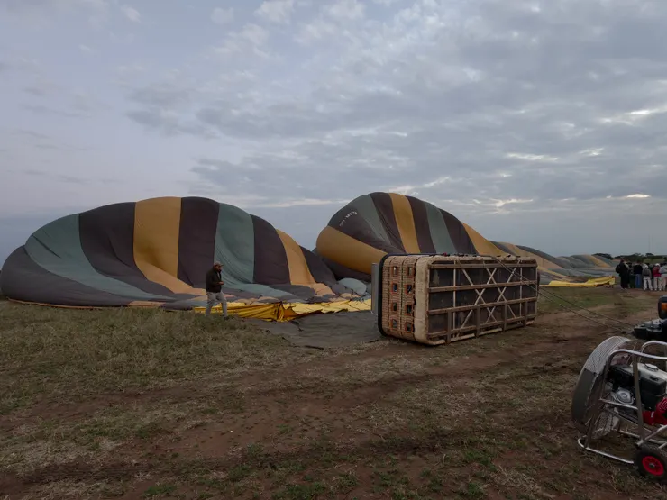 充氣中的熱氣球