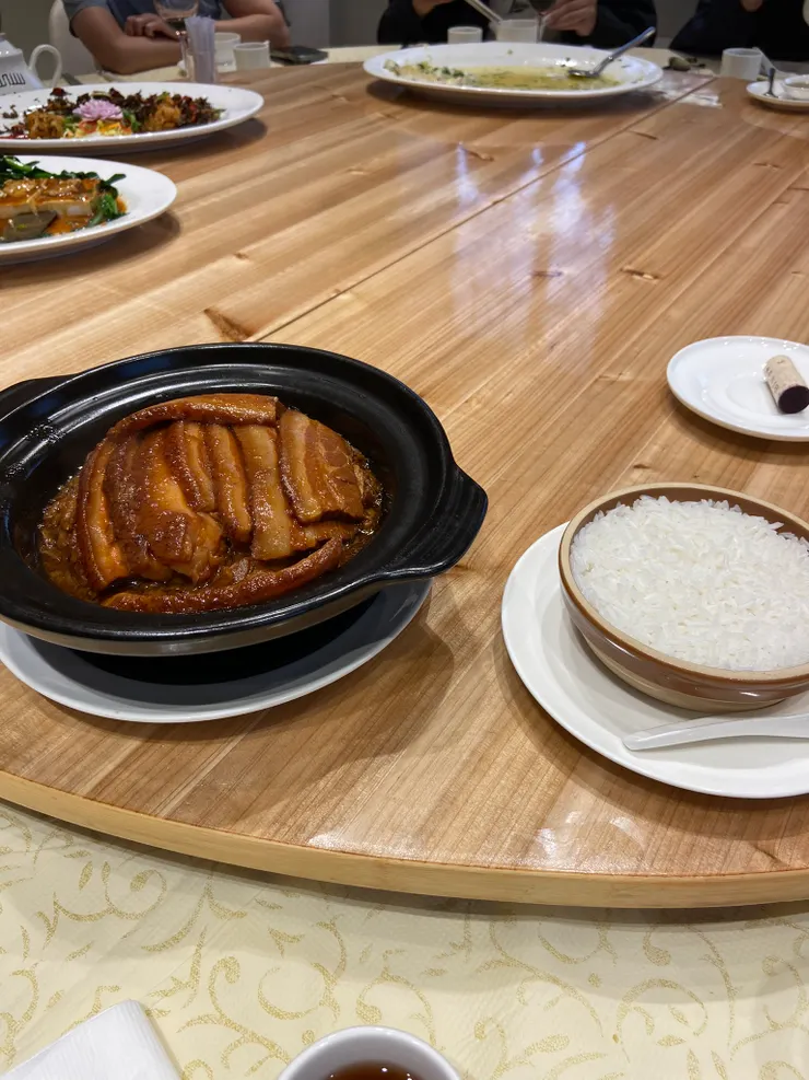 梅菜扣肉煲配砵仔飯