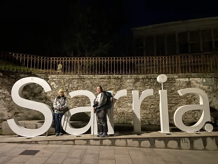 跟著名地標合照