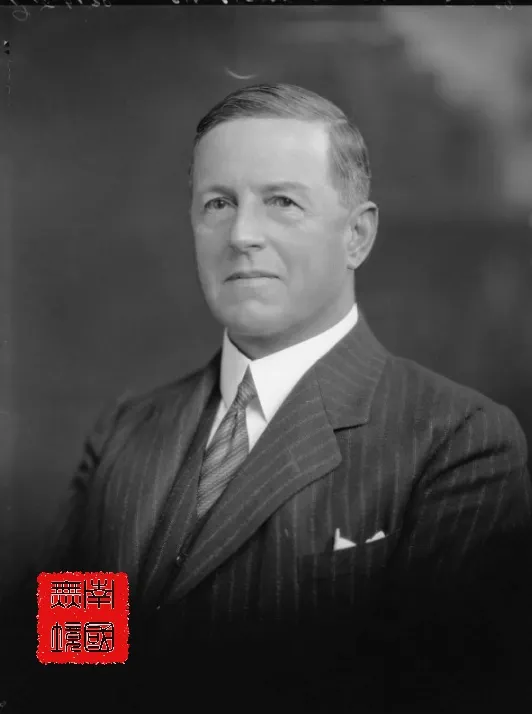 麥士衛肖像。-“Sir (William) George Maxwell”by Lafayette，whole-plate film negative, 28 June 1929.英國國家肖像館（National Portrait Gallery,London）所藏：NPG x69622.