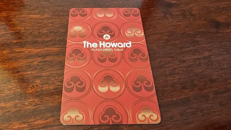 台北福華大飯店的房卡紅通通的好喜氣洋洋呀!