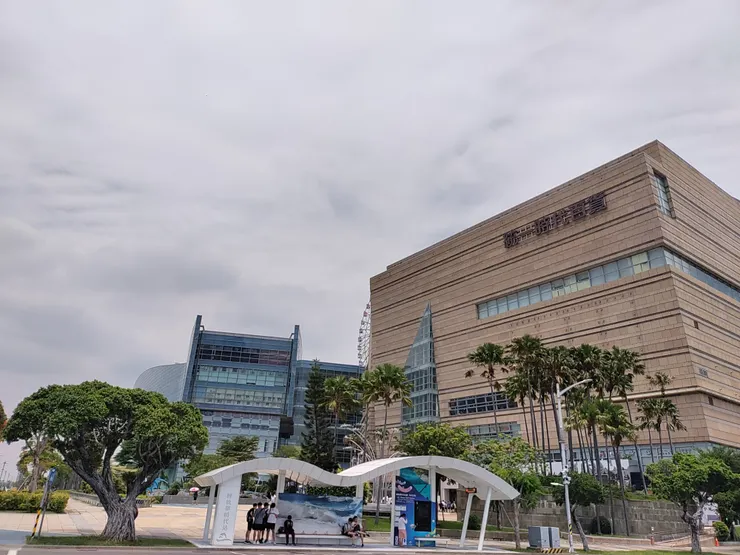 夢時代 & 公車亭