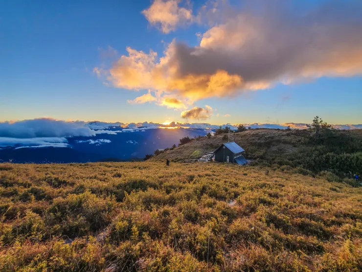 各自尋找拍攝日出的位置