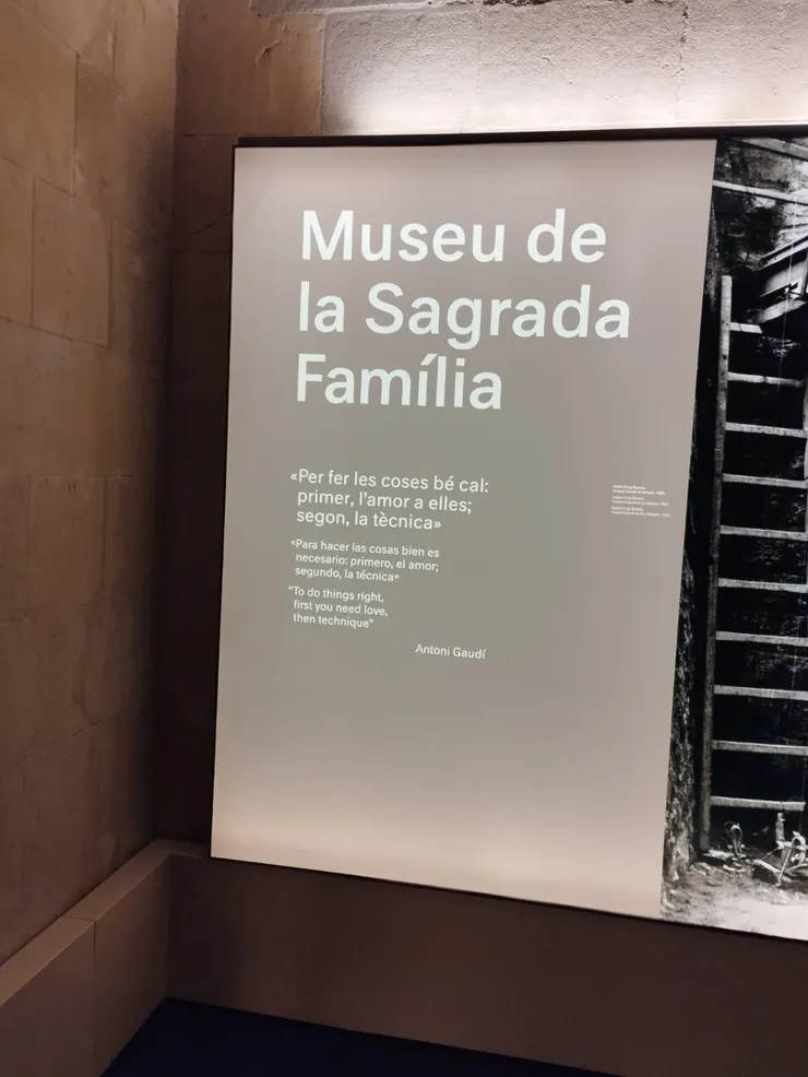 喜歡這句話：To do things right, first you need love, then technique. 高第設計作品時，心中必定是充滿對上帝的敬愛吧！