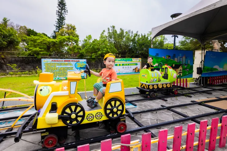 戶外小小車，小童可搭乘，每次50元