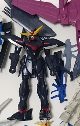 FG電擊鋼彈,長大後和其他FG一起賣掉了