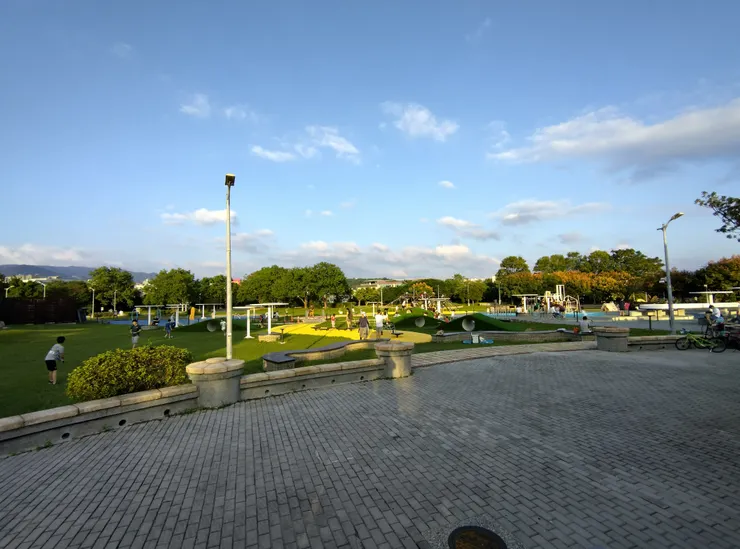 廣闊的內湖運動公園，不只放電，更是親子同樂的悠閒基地