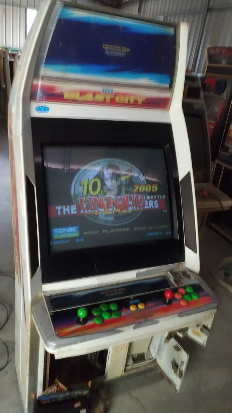 狀態不太好，看得出來也是經歷過一番摧殘的三代框體，而且螢幕的亮度已經出現問題(老闆表示已經調整到最亮)